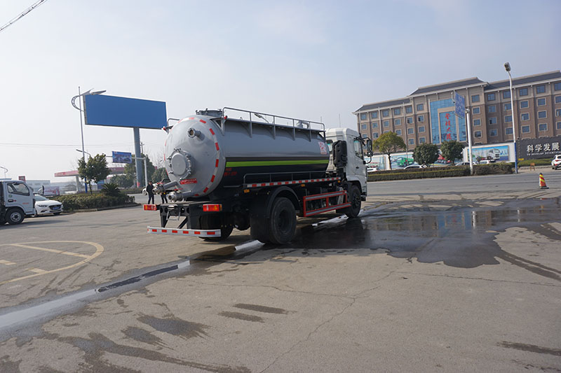 XZL5183GXW6 Suction -type sewer scavenger