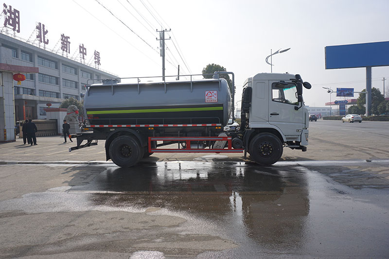 XZL5183GXW6 Suction -type sewer scavenger