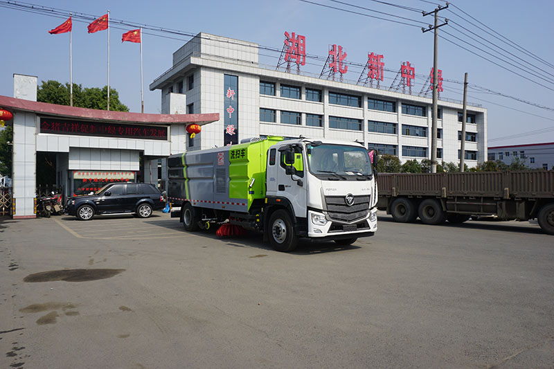 XZL5185TXS6 Cleaning and sweeping truck
