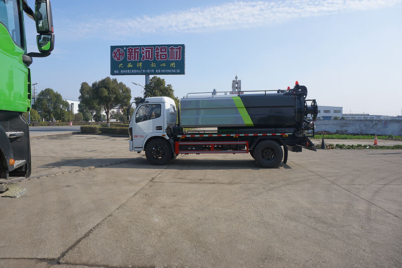 XZL5180GQW6  Flushing and suction -type sewer scavenger