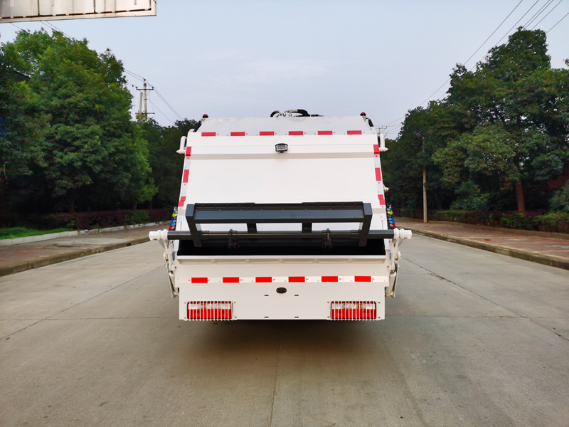 Compression type garbage truck