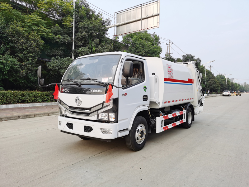 Compression type garbage truck