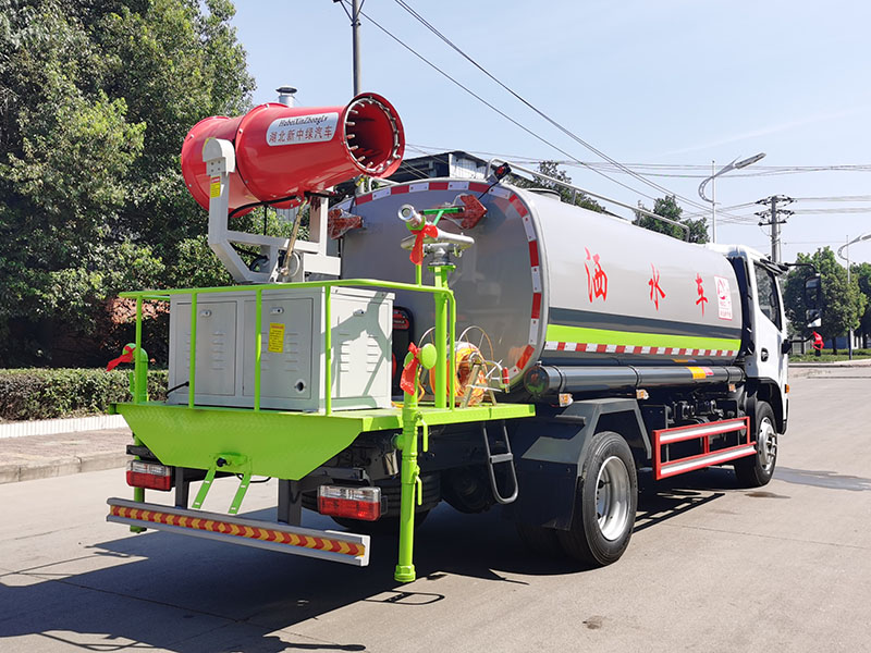  Multi-purpose anti-dust truck
