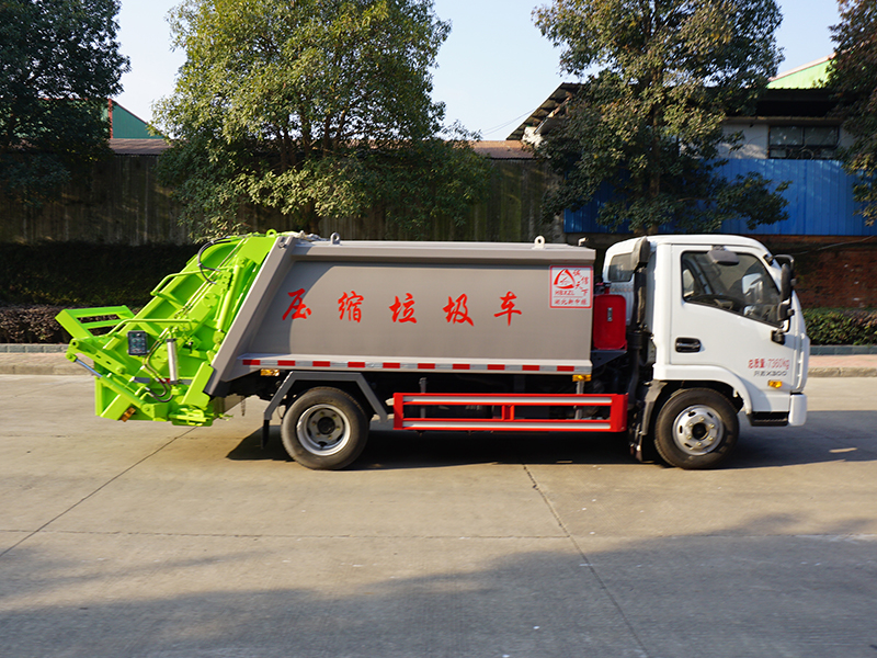 Compressed garbage truck