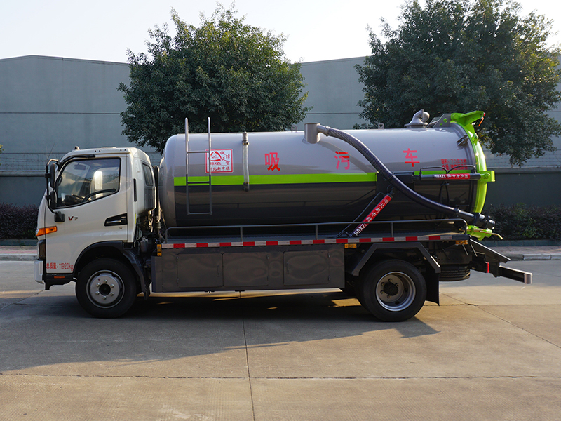 Vacuum truck
