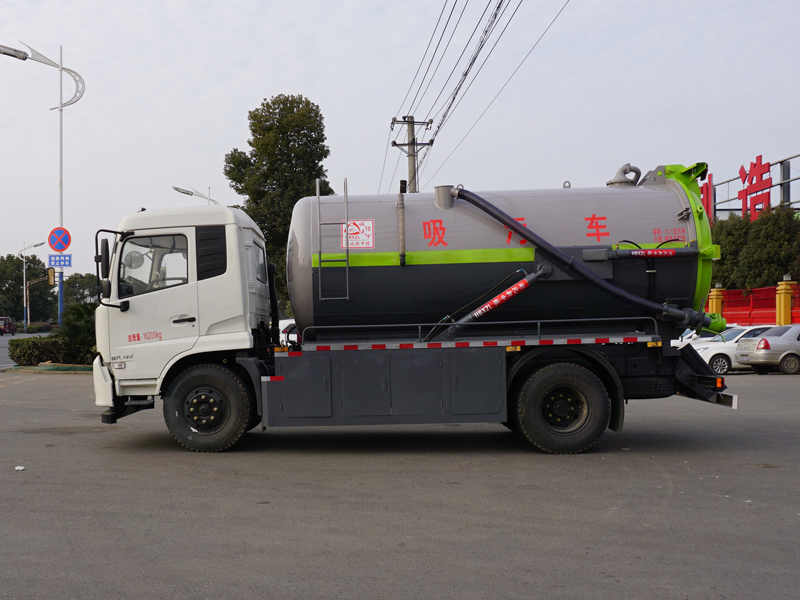 Vaccum truck